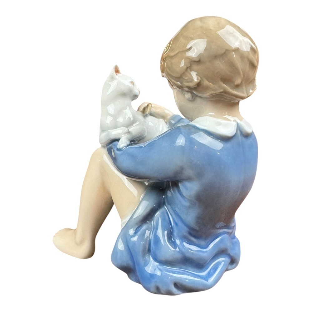 Royal Copenhagen Girl with Cat Porcelain Figurine 4631 1970s John Galster - Picture 6 of 12